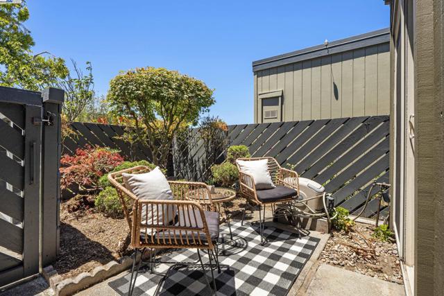 3527 Magnolia Dr, Alameda CA: https://media.crmls.org/mediaz/fc41f26d-b6ab-4d74-b02f-70d761855cf4.jpg