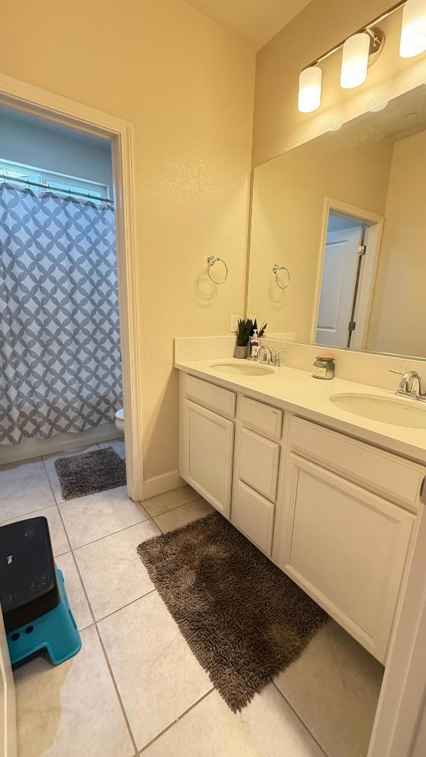 755 Alicante Drive, Hollister CA: https://media.crmls.org/mediaz/fc42044f-a7dc-4916-bfd0-6282ebb5d13a.jpg