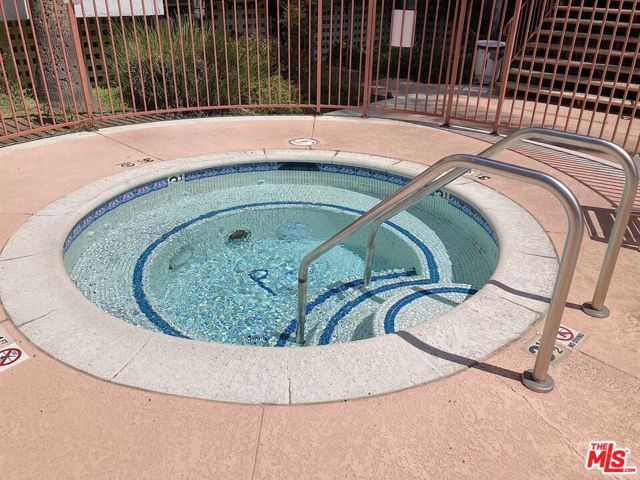 4915 Tyrone Avenue, Sherman Oaks CA: https://media.crmls.org/mediaz/fc420797-7e05-41b7-931a-e72495b84c69.jpg