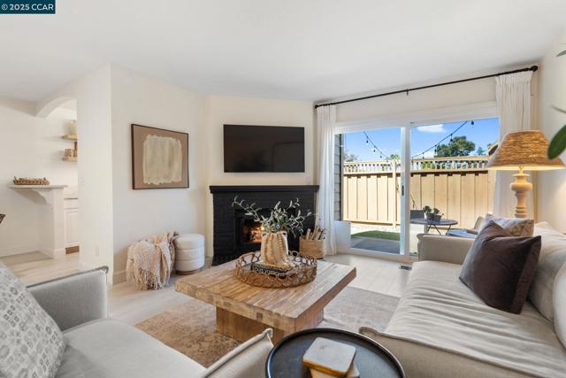 6625 Pioneer Ln, Dublin CA: https://media.crmls.org/mediaz/fc421d4a-a94c-4efa-89c8-d9f7408b400c.jpg