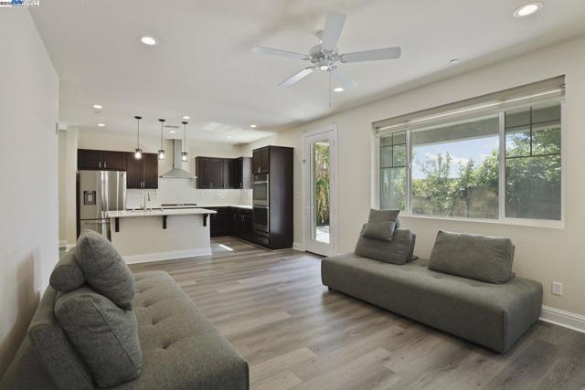 1503 S Oliveira Dr, Mountain House CA: https://media.crmls.org/mediaz/fc427098-2791-4b85-bbb2-dcd0956d14cd.jpg