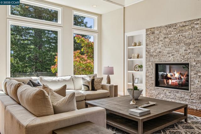 22 Ranger Ct, Alamo CA: https://media.crmls.org/mediaz/fc429c2c-01ab-41f3-b2d7-3bcebb47ab89.jpg