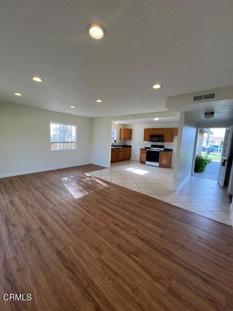 2230 Lassen Street, Oxnard CA: https://media.crmls.org/mediaz/fc42a9e0-4344-4a67-a52d-0790f671221a.jpg