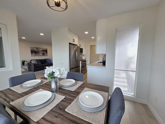 6263 Caminito Salado, San Diego, California 92111, 2 Bedrooms Bedrooms, ,1 BathroomBathrooms,Townhouse,For Sale,Caminito Salado,250022803SD