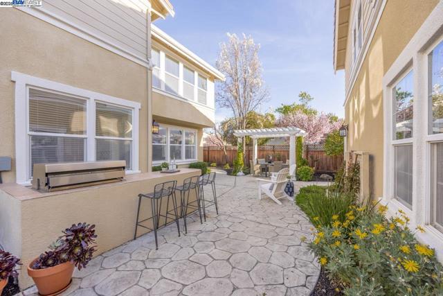 1508 Whispering Oaks Way, Pleasanton CA: https://media.crmls.org/mediaz/fc44ad92-064b-4170-9564-fce7c716f98b.jpg