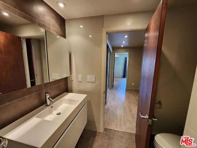 1440 Veteran Avenue, Los Angeles CA: https://media.crmls.org/mediaz/fc44dd2a-6e5f-4fb5-9d58-23809d502d1a.jpg
