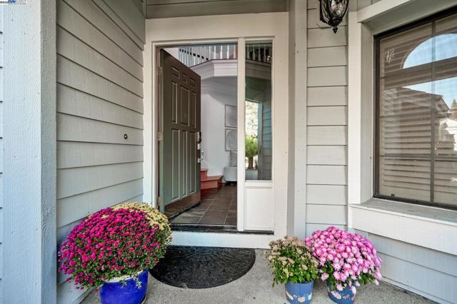 112 Kingswood Cir, Danville CA: https://media.crmls.org/mediaz/fc44e269-8743-4974-b489-67c1b1aac1e6.jpg