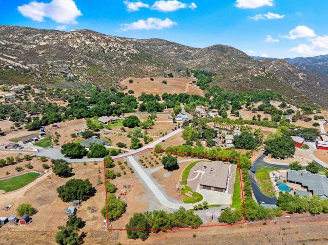 19553 Hidden Glen Road, Alpine CA: https://media.crmls.org/mediaz/fc44e7af-d755-4c8d-81d9-f97be084c802.jpg