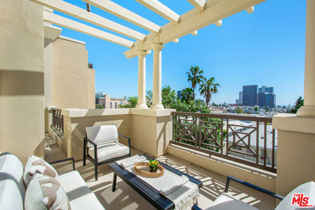 11847 Gorham Avenue, Los Angeles CA: https://media.crmls.org/mediaz/fc450c56-51bf-48d7-bfb3-081a2dcf15da.jpg