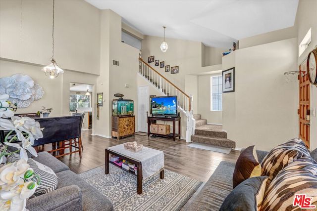 27632 Kevin Place, Santa Clarita CA: https://media.crmls.org/mediaz/fc4549b7-84d1-4661-b80c-04b70bf319a8.jpg