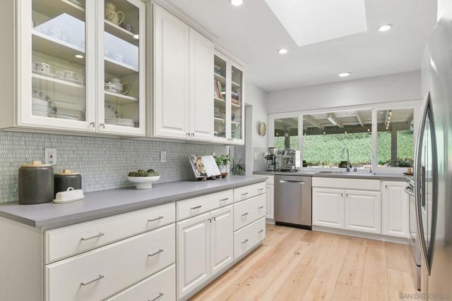 Image 13 of 33 For 3964 Calgary Ave