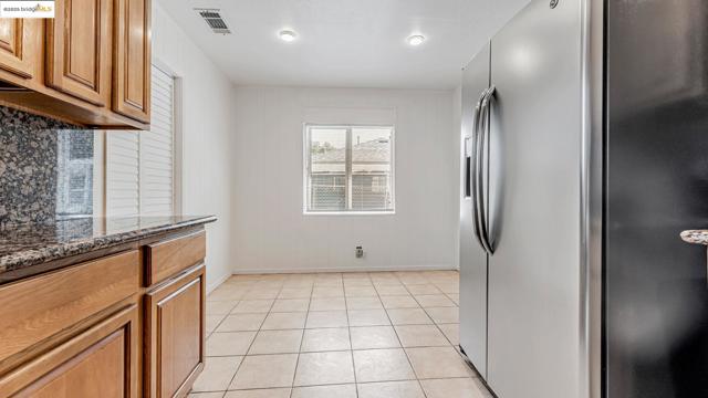 528 LA PRENDA DRIVE, Oakland CA: https://media.crmls.org/mediaz/fc45e7d1-fc4d-4796-953a-95809b190da9.jpg