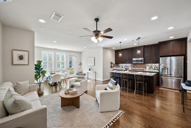 454 Persimmon Common, Livermore CA: https://media.crmls.org/mediaz/fc45f105-0a3c-4181-92c4-d9f860bd18b1.jpg