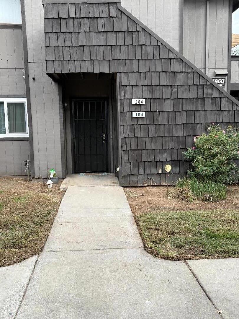 4860 E Lane Avenue #104