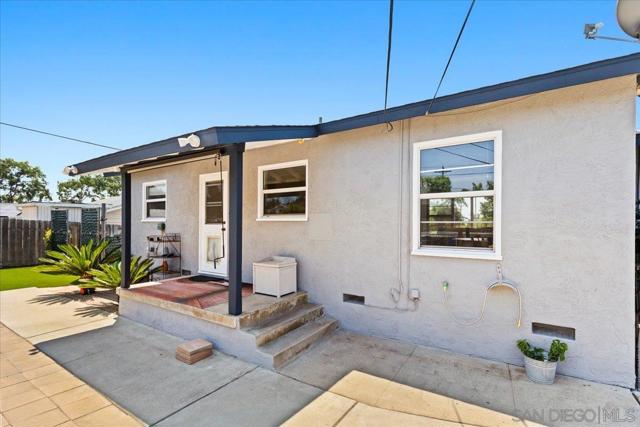 1658 Greenfield Dr, El Cajon CA: https://media.crmls.org/mediaz/fc46f2e8-0090-45b2-b06d-872cc73c6525.jpg