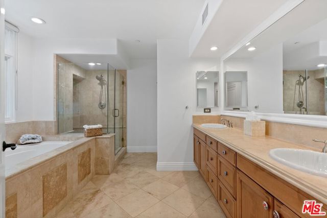 10795 Wilshire Boulevard, Los Angeles CA: https://media.crmls.org/mediaz/fc474265-1272-4db6-a80a-81ed0bec5e0b.jpg