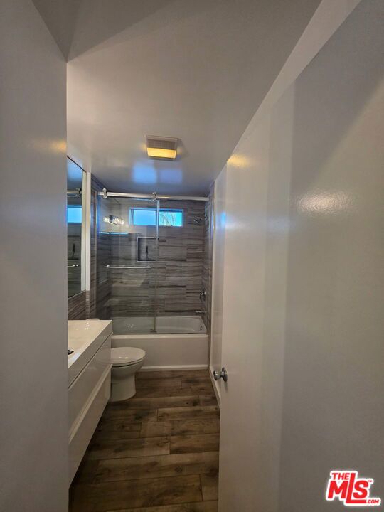 1029 Pleasantview Avenue, Venice CA: https://media.crmls.org/mediaz/fc48c96a-50a7-4db3-a4fd-724c97a41dab.jpg