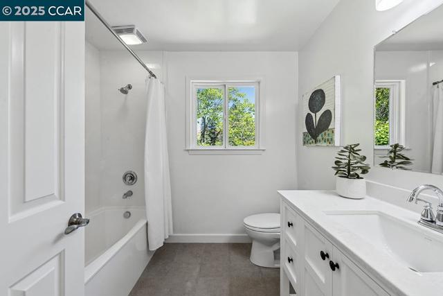 1245 Rimer Dr, Moraga CA: https://media.crmls.org/mediaz/fc48ebda-df28-48b4-9f58-1d59ac1ab923.jpg