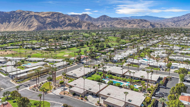 469 E Mariposa Drive, Palm Springs CA: https://media.crmls.org/mediaz/fc49bca5-be9a-4103-a380-ddcd0fd928d9.jpg