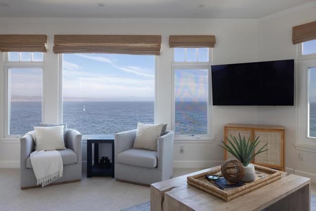 4840 Cliff Drive, Capitola CA: https://media.crmls.org/mediaz/fc49e6a2-0712-46a7-8b00-38a91feb429c.jpg