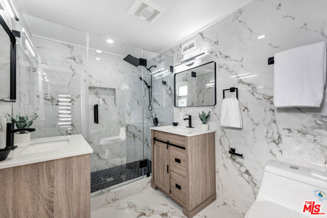 418 N Bowling Green Way, Los Angeles CA: https://media.crmls.org/mediaz/fc4a1ac1-84c3-4386-afa7-5bb71ceb71e6.jpg