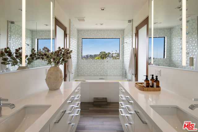 5751 Valley Oak Drive, Los Angeles CA: https://media.crmls.org/mediaz/fc4b4c48-5d4e-4057-adde-a0c74cb3c266.jpg