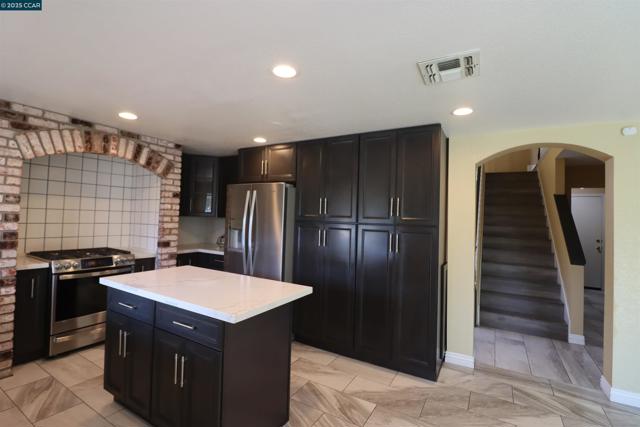 4632 Country Hills Dr, Antioch CA: https://media.crmls.org/mediaz/fc4b6606-3152-4201-971b-bcfcd3098852.jpg