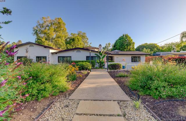 13555 Sagewood Dr, Poway CA: https://media.crmls.org/mediaz/fc4b7011-d0a7-4697-b992-fe05fb4e2612.jpg