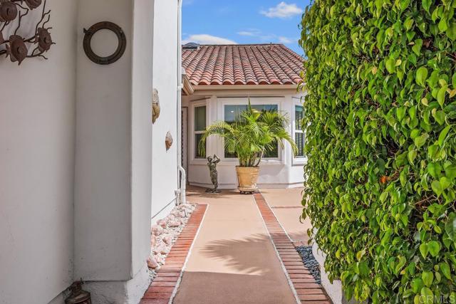 5015 Alicante Way, Oceanside CA: https://media.crmls.org/mediaz/fc4ba8e1-5365-402e-b95d-975bb229956d.jpg