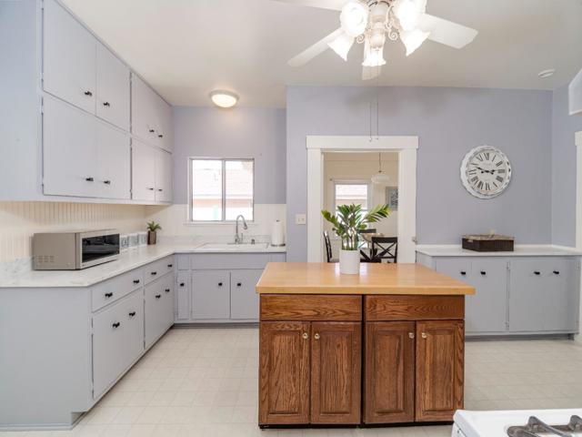 906 West Street, Hollister CA: https://media.crmls.org/mediaz/fc4bc3bf-728b-440e-9233-0ff0b89cba4f.jpg