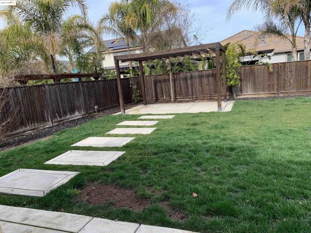 8047 Westport Circle, Discovery Bay CA: https://media.crmls.org/mediaz/fc4c5073-3a83-4bb0-9bbc-e5f444d5a288.jpg