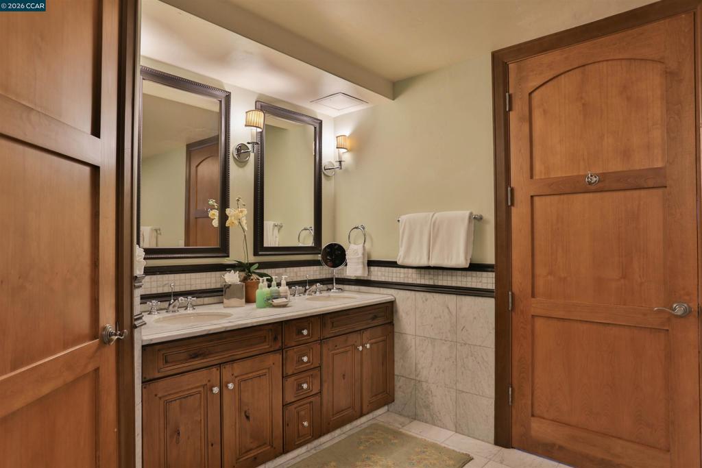https://media.crmls.org/mediaz/fc4c87ed-b6ae-4199-bd49-bc2445770fa4.jpg?preset=X-Large