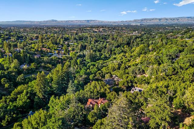 11860 Francemont Drive, Los Altos Hills CA: https://media.crmls.org/mediaz/fc4cbcc3-d3ee-4c20-beeb-2fe3babdba88.jpg