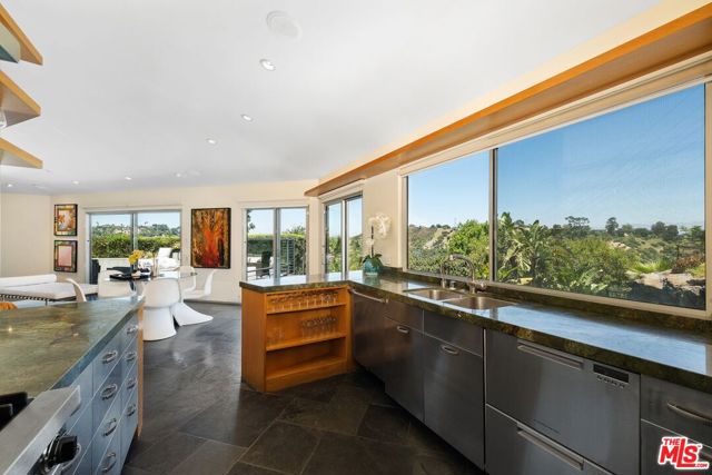2625 Mar Lu Drive, Los Angeles CA: https://media.crmls.org/mediaz/fc4cbce8-66a1-472e-afb0-3a54d5025760.jpg
