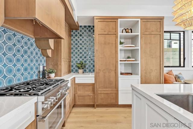 847 G Avenue, Coronado CA: https://media.crmls.org/mediaz/fc4ce0a5-7e7d-4e06-a31a-195efdb08a58.jpg