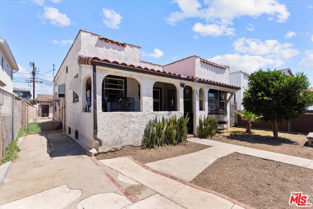 907 E 81st Street, Los Angeles CA: https://media.crmls.org/mediaz/fc4d10c7-4a34-43f5-8e34-214bbfa6e8f0.jpg