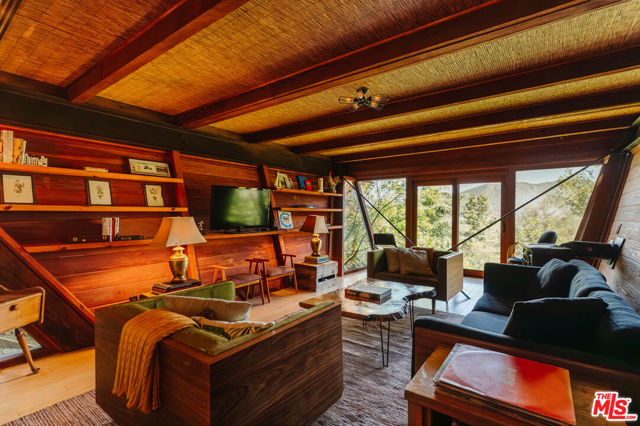 6894 Pacific View Drive, Los Angeles CA: https://media.crmls.org/mediaz/fc4d7f12-f97a-49d6-b282-a1b42c577dc8.jpg