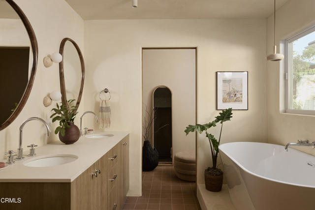 Detail Gallery Image 32 of 38 For 4781 Round Top Dr, Los Angeles,  CA 90065 - 4 Beds | 2 Baths