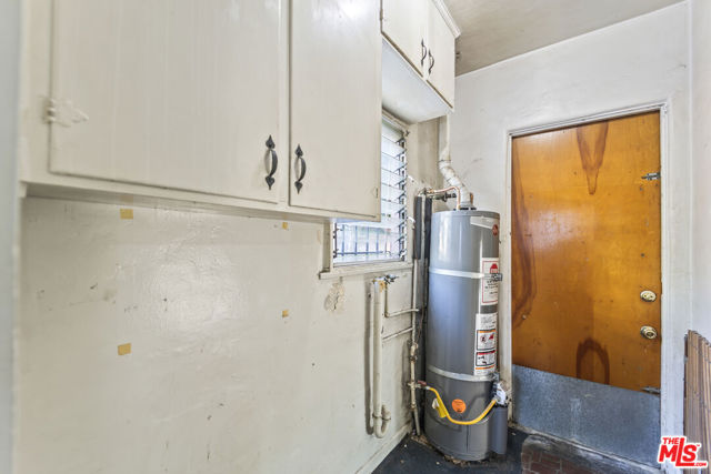 4958 Loleta Avenue, Los Angeles CA: https://media.crmls.org/mediaz/fc4f69a8-284c-4535-aaa5-712fdf5399bc.jpg