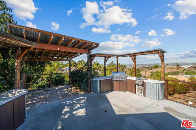 32070 Via Vera, Bonsall CA: https://media.crmls.org/mediaz/fc4fa137-afe5-4cee-b227-9842f3251b66.jpg