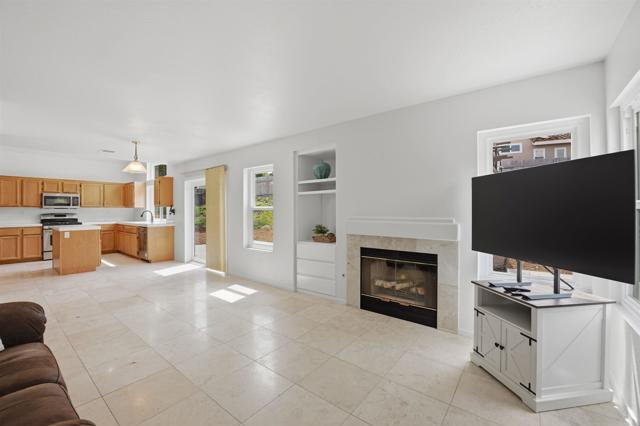 Detail Gallery Image 14 of 31 For 1247 Sunglow, Oceanside,  CA 92057 - 5 Beds | 3 Baths