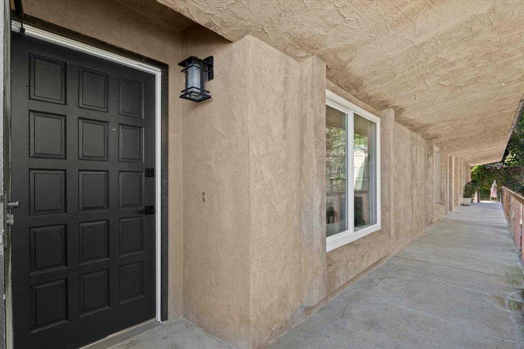 1762 Locust - photo 2