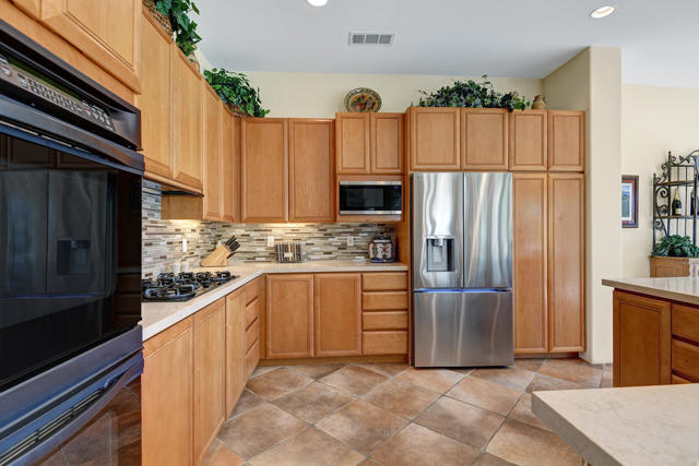 79405 Mandarina, La Quinta CA: https://media.crmls.org/mediaz/fc502a57-f650-493b-8148-92231e1bc3ec.jpg