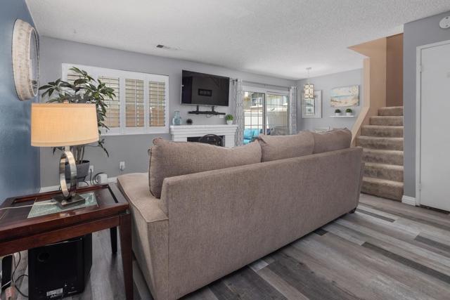 10160 Palm Glen Dr, Santee CA: https://media.crmls.org/mediaz/fc51be42-377f-4937-a802-f90f8e93546c.jpg