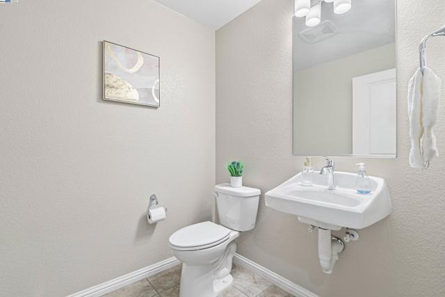 37336 Duckling Ter, Fremont CA: https://media.crmls.org/mediaz/fc51e7c4-36b2-4ca7-bb24-79ffaad28e19.jpg