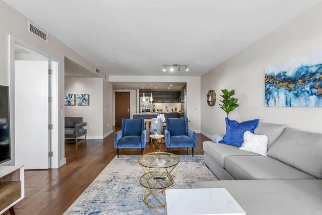 Detail Gallery Image 10 of 39 For 1325 Pacific Hwy, San Diego,  CA 92101 - 2 Beds | 2 Baths