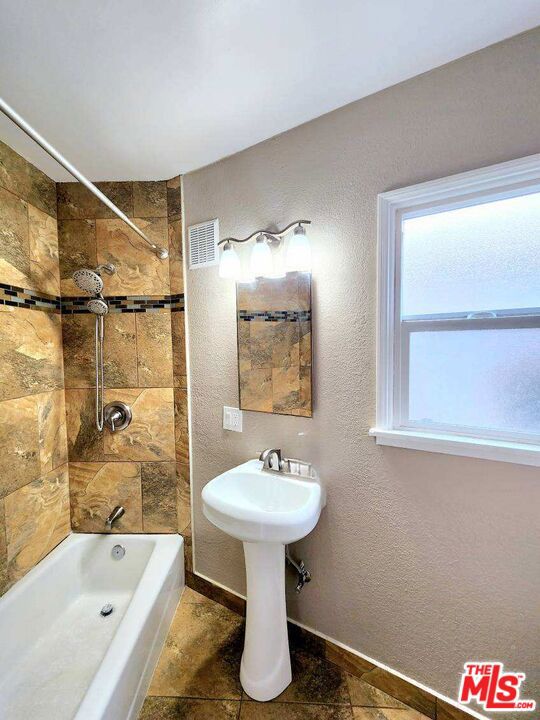4045 W 28th Street, Los Angeles CA: https://media.crmls.org/mediaz/fc52a410-dce4-41b7-b71f-1b6e481764df.jpg
