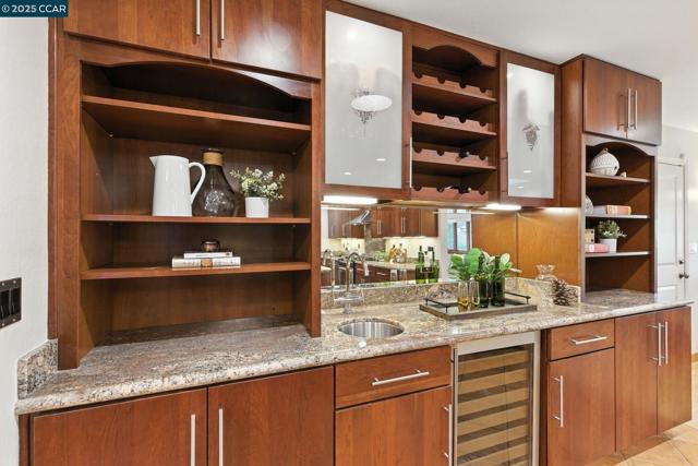 15 Ardmore Ct, Pleasant Hill CA: https://media.crmls.org/mediaz/fc52b52f-af04-4764-956c-a8e40f778d50.jpg