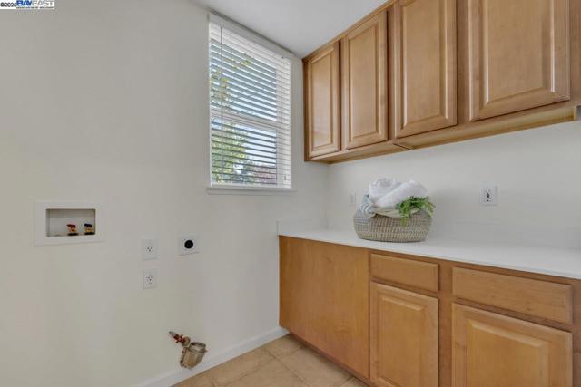 1508 Whispering Oaks Way, Pleasanton CA: https://media.crmls.org/mediaz/fc52f7e0-77cc-4ffb-9ce6-4a79e008a709.jpg