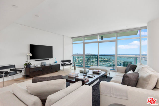 13650 MARINA POINTE Drive, Marina del Rey CA: https://media.crmls.org/mediaz/fc5370a3-4521-4cd7-8230-89694e3b4740.jpg